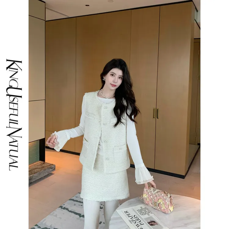 KUN【白茶冷萃】搭配经典 米色珠片小香不浮夸长款马甲上衣半裙套装