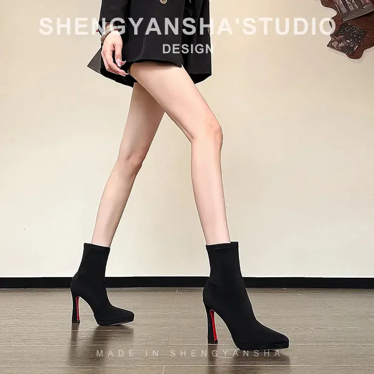 20252025粗跟秋冬新款弹力瘦瘦靴绒面红底袜靴黑色防水台高跟短靴