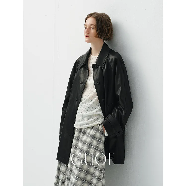 GUOE/轻薄环保PU皮革 时髦老钱廓形小羊纹肌理风衣式皮衣女31245