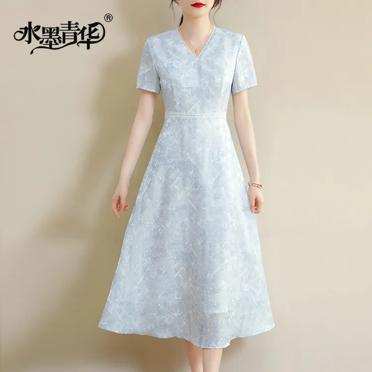 水墨青华2025夏季新款时尚百搭中长款连衣裙收腰显瘦V领印花裙