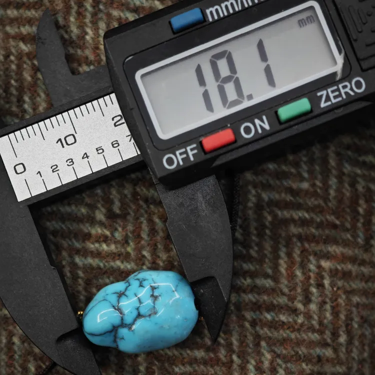 只买单纯的吊坠，没带链子，属的性质。吊坠 蓝色拉玉随形吊坠