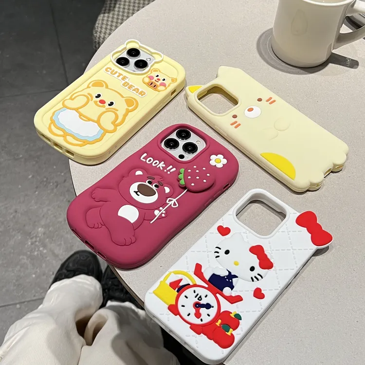 硅胶卡通立体旋转草莓熊-黄油小熊-苹果-KT猫手机壳适用Iphone16p