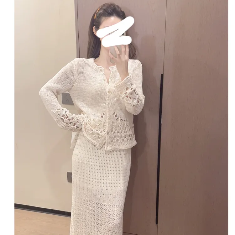 【镂月】米白色套装早秋新款高级名媛风针织钩花开衫半裙女S11081