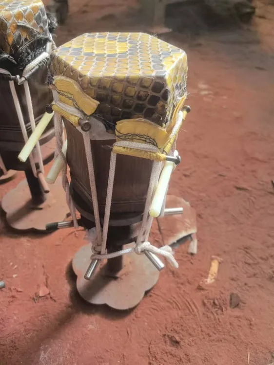 乐器维修服务 二胡换皮 琴桶开裂弯头摔坏