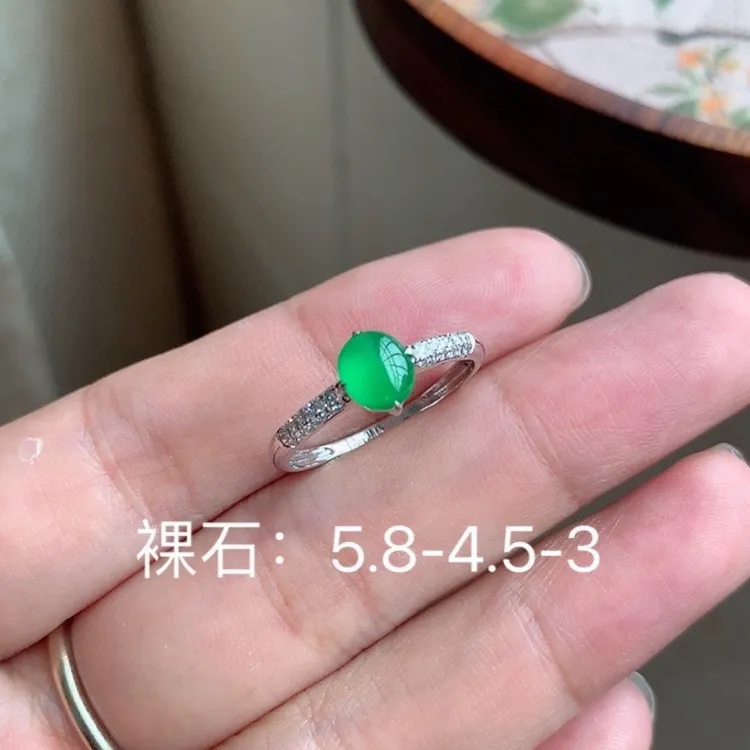 冰阳绿蛋面戒指，天然翡翠缅A18k金镶嵌，祼石尺寸：5.8-4.5-3: