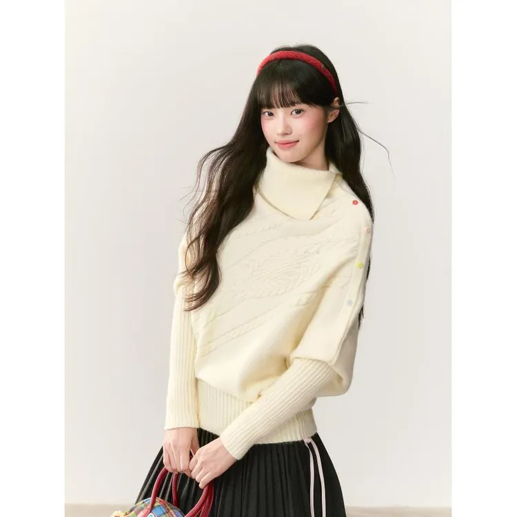 umoumo乌蘑米白色绞花宽松上衣收口下摆不对称翻领彩扣毛衣上衣