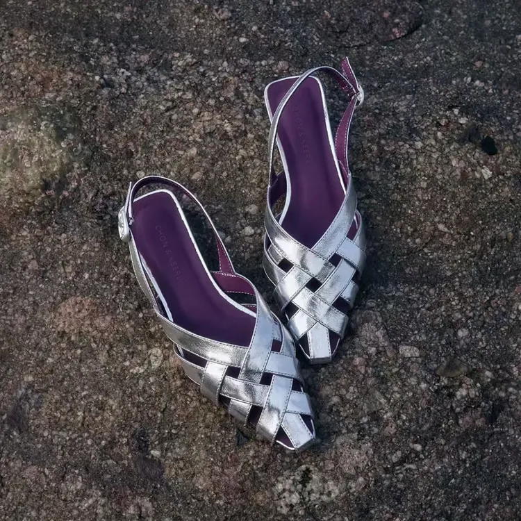 复古法式2025洋气小众镂空编织气质方头低跟平底包头凉鞋女罗马风