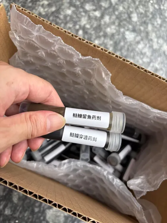 鲢鳙酸臭味型和鲢鳙天源味型10毫升添加半支或者一支两边闭口