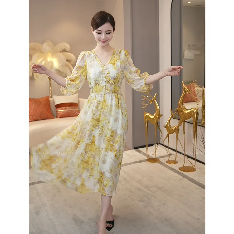 现货2025春夏新款【7032】法式小众碎花浪漫V领时尚枫叶黄连衣裙子
