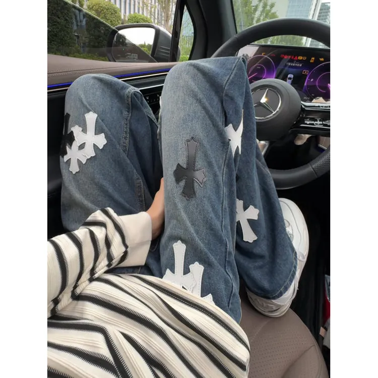 美式高街贴皮十字架牛仔裤男款梵文皮标痞帅cleanfit潮牌直筒长裤