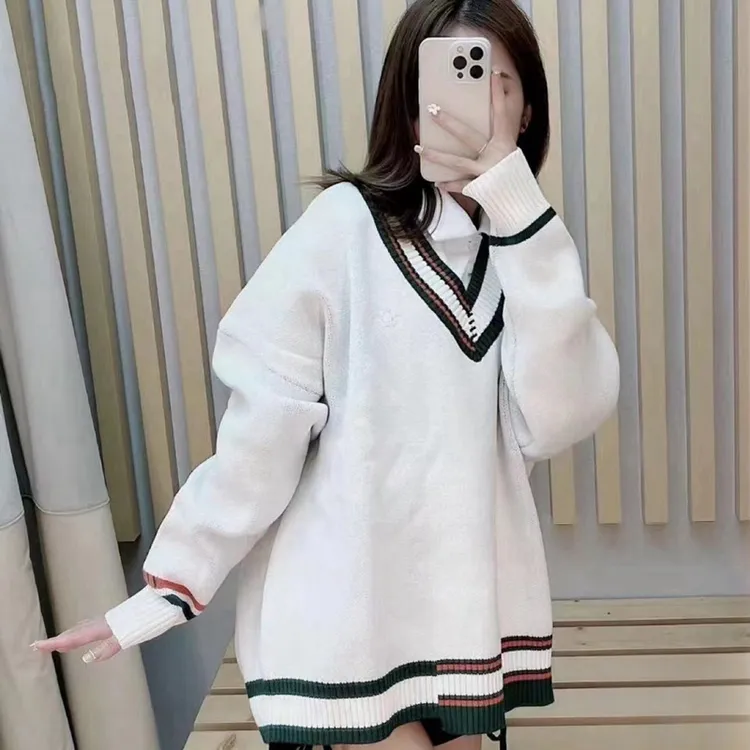 正品Adidas阿迪达斯三叶草女款休闲V领时尚宽松套头针织衫 HS9521