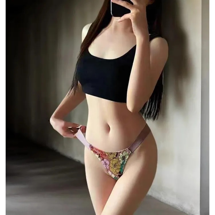 2025新款时尚性感内裤女精致印花丝滑牛奶丝弹力三角裤纯欲火爆