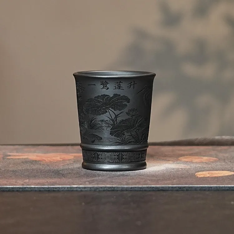 宜兴全手工紫砂茶具 原矿石黄泥料刻绘一鹭莲升紫砂主人杯