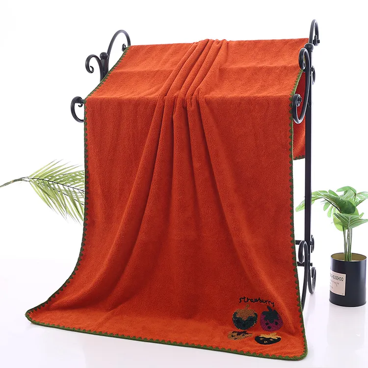 草莓绣珊瑚绒大浴巾 加大加厚家用洗澡毛巾70*140cm