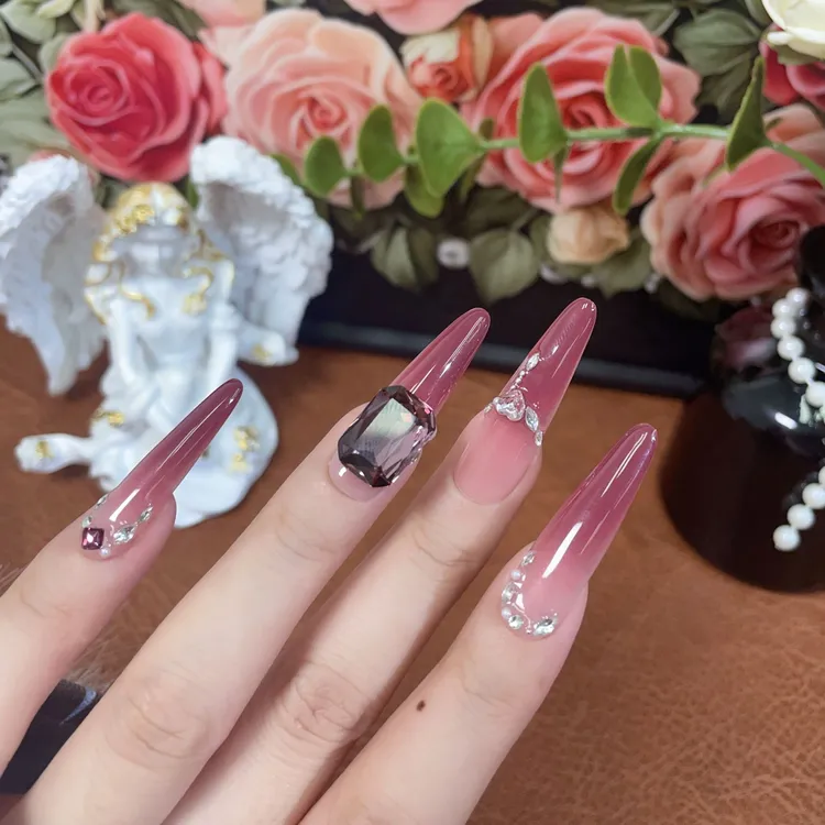 【杨梅枝枝】氛围感显白浆果红渐变精致冰感雕花链条碎钻穿戴甲