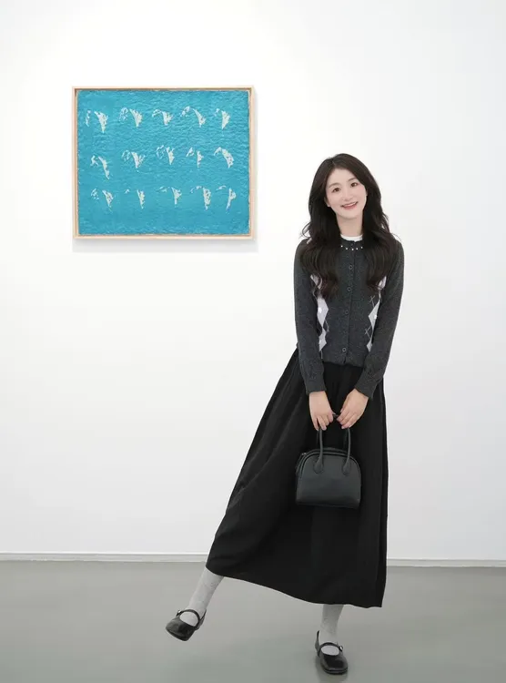 2025早秋新款菱形格拼色学院毛针织重工嵌花开上衣气质百搭半身裙