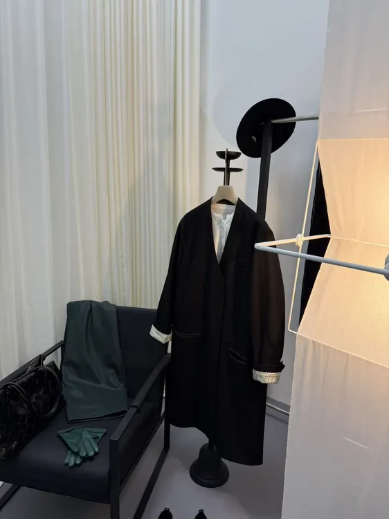 【莲】设计师款极简风羊毛大衣长袖暗扣女纯色V领宽松型西装长款