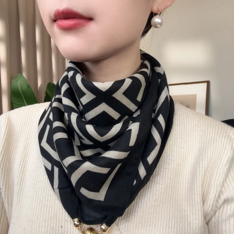 秋冬季保暖护颈磁扣时尚百搭围巾气质围脖65cm方巾洋气