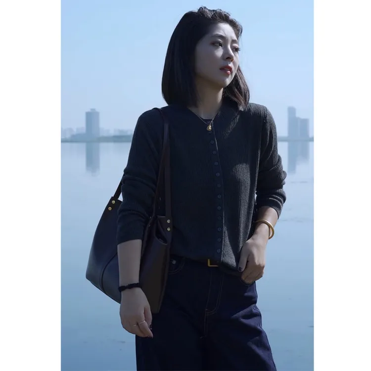 秋冬新款精纺羊毛开衫女V领长袖宽松显瘦纯色针织衫毛衣时尚外搭