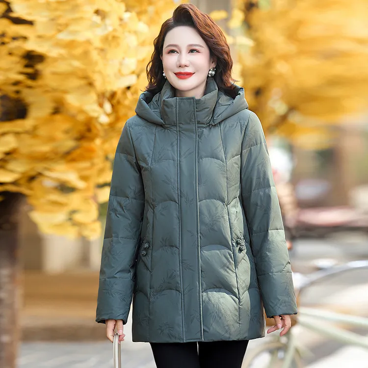 妈妈冬季保暖羽绒服中长款中老年女装宽松大码外套连帽棉袄洋气厚