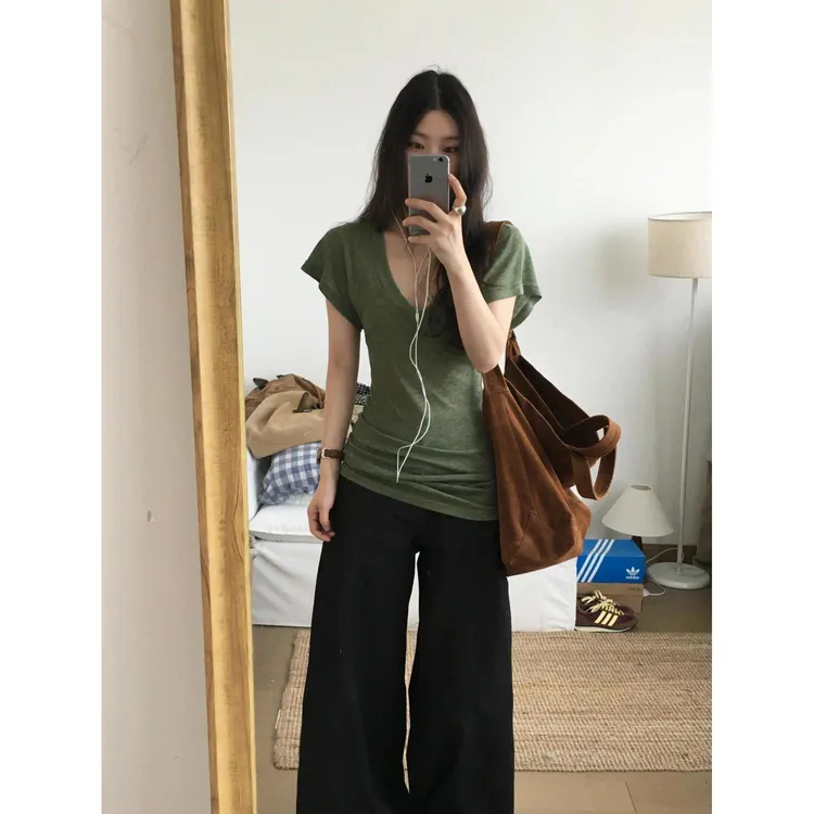 美式潮牌V领正肩修身显瘦短袖t恤女夏季气质百搭设计感休闲上衣服