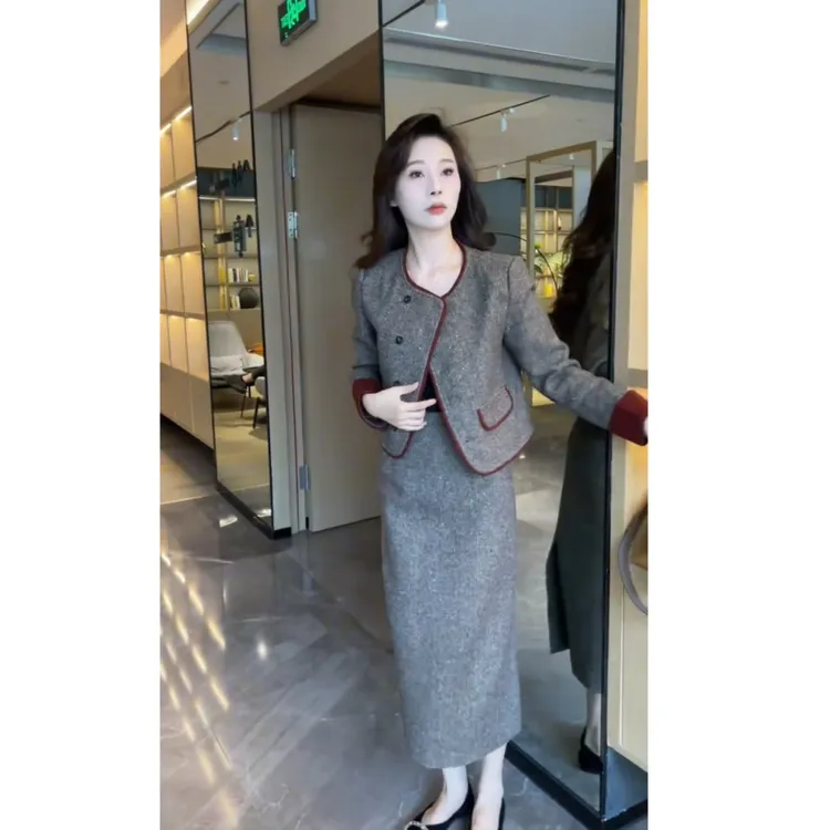 2025年春装新款休闲套装女气质百搭短款小外套高腰半身裙两件套潮