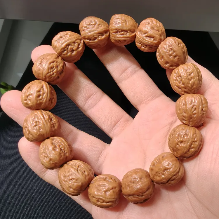16mm平底粗筋小麒麟糖三角核桃手串