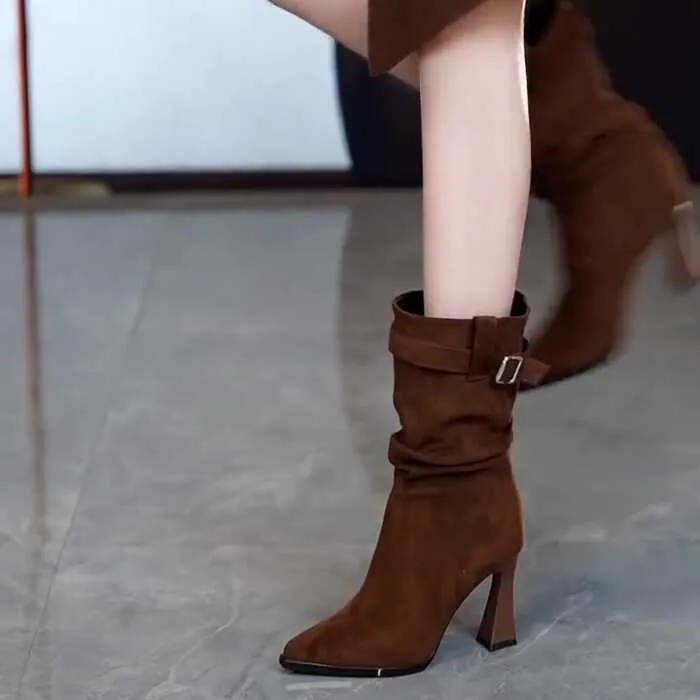欧美棕色气质粗跟高筒堆堆靴女秋冬新款配大衣尖头高跟绒面弹力靴