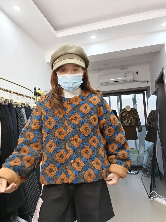 小个子立体花朵羽绒服小香风短外套2024女秋冬新款显瘦白鸭绒棉衣