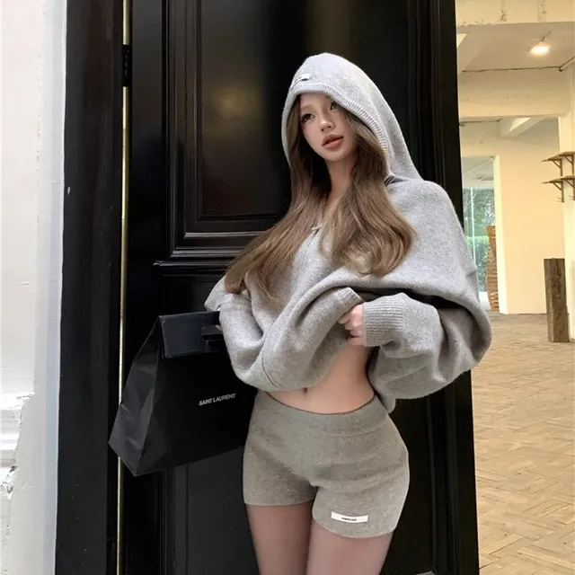休闲套装复古灰色连帽长袖毛衣外套女秋冬穿搭针织直筒短裤两件套