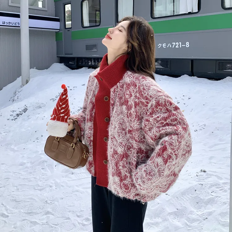 独特漂亮提花刺绣羽绒服女2025冬季设计感针织拼接立领白鸭绒外套