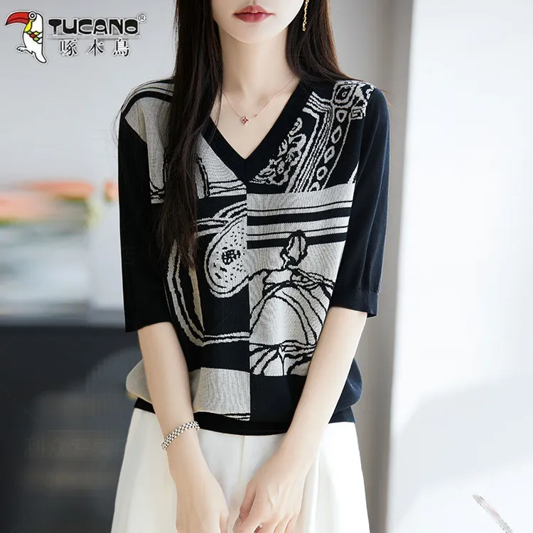 啄木鸟夏季新款韩版V领短袖针织衫女抽象图案宽松显瘦天丝上百搭