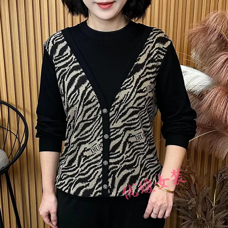 中老年女装秋季时尚拼接圆领假两件宽松显瘦洋气妈妈装长袖上衣