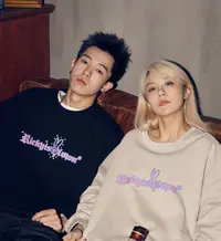 E16#某物2张！漩涡兔夜光哥特字母字体印花宽松圆领卫衣 男女同款