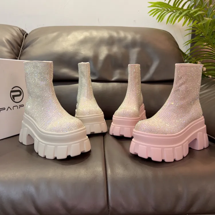 2025广州定制款满钻厚底9公分拉链短靴-抖店明星同款百搭鞋子