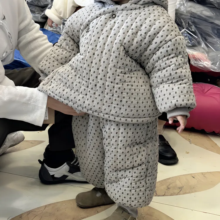 儿童加绒加厚套装冬季新款男童休闲风四层夹棉冬款碎花保暖家居服