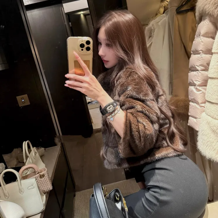 【千斤大小姐】2025毛毛高级感轻奢小香风新款冬季立领短款环保水貂皮草大衣