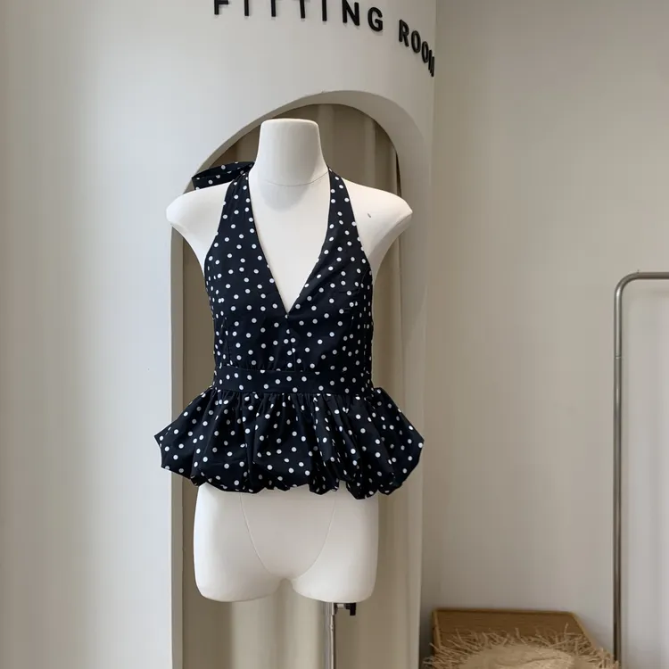 气质花苞蓬蓬荷叶边波点吊带衫女春夏高级感露背无袖挂脖背心上衣