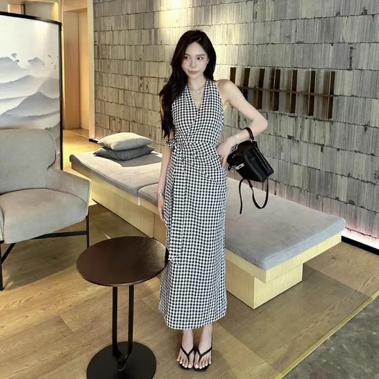 法式领格纹吊带连衣裙女夏季收腰设计感小众复古绑带高级感长裙