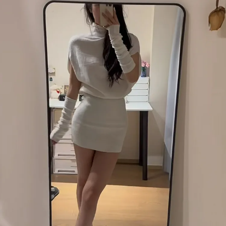 2025春季新款纯欲风高领带袖套修身显瘦针织上衣性感包臀短裙套装