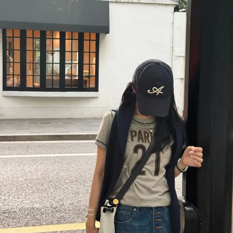 “PARIS 21”纯棉圆领撞色贴布绣加辑线印花T恤 OFLAMLAM L25728T