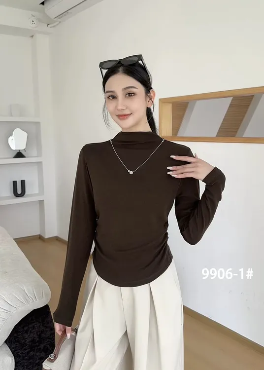 2025年秋冬季新款高领链条装饰打底衫