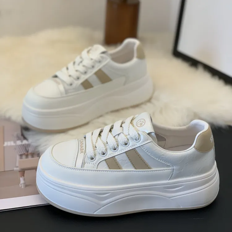 秋季时尚爆款2025厚底圆头增高小白鞋百搭轻便舒适休闲运动板鞋女
