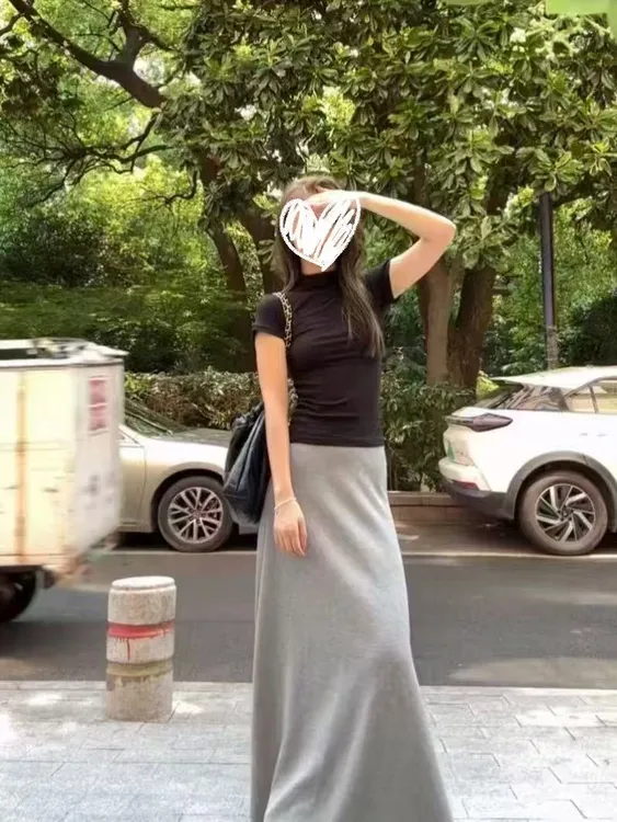 黑色修身正肩短袖T恤高腰半身裙胖M夏季超好看穿搭一整套