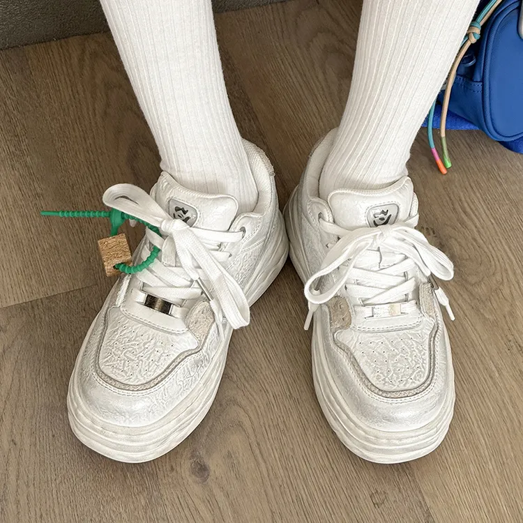 隐形增高8cm情侣鞋四季通用厚底板鞋新款面包潮鞋男女同款车缝线