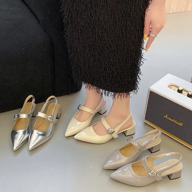 高级感法式仙女风气质尖头粗跟包头凉鞋女夏季2025年新款高跟鞋子