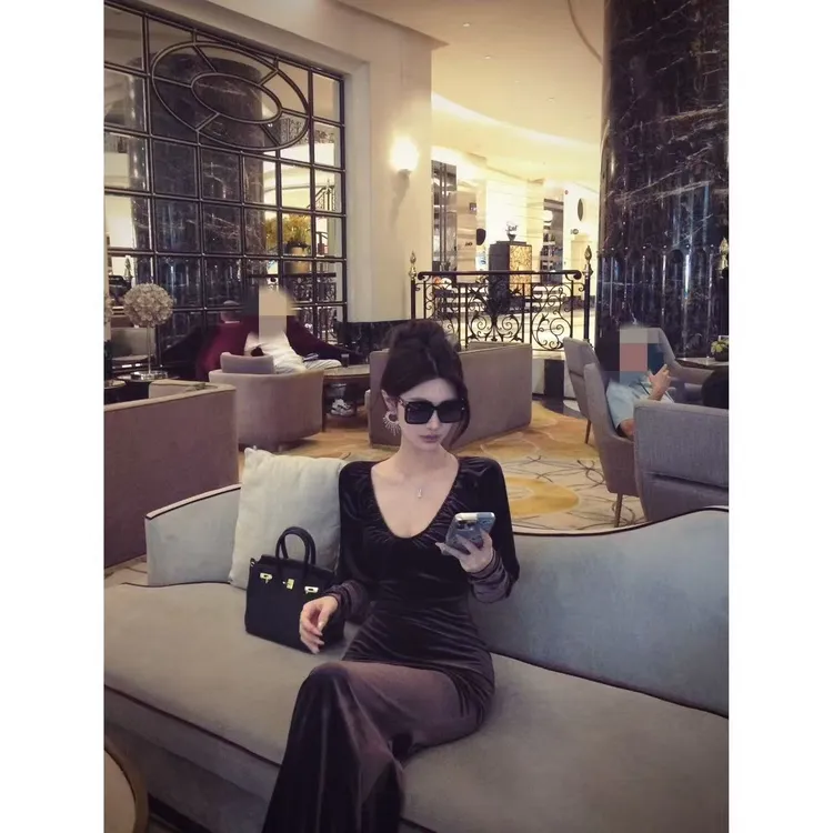 进口醋酸韩国绒复古高级感气质长袖v领连衣裙女秋季收腰裙子00922