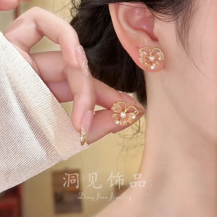 【洞见】玫瑰蝴蝶花朵珠珠耳钉气质时尚百搭轻奢高级耳环女ES1183