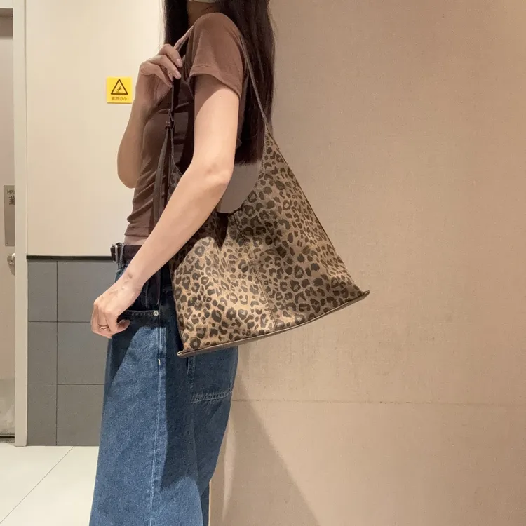 B秋冬托特大容量麂皮女包复古手提单肩斜挎包子母包休闲通勤豹纹