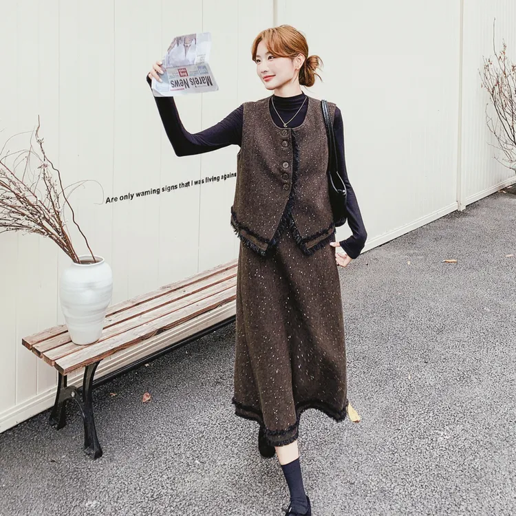 对白高级感小香风套装裙女2025冬季新款复古毛边马甲半身裙三件套